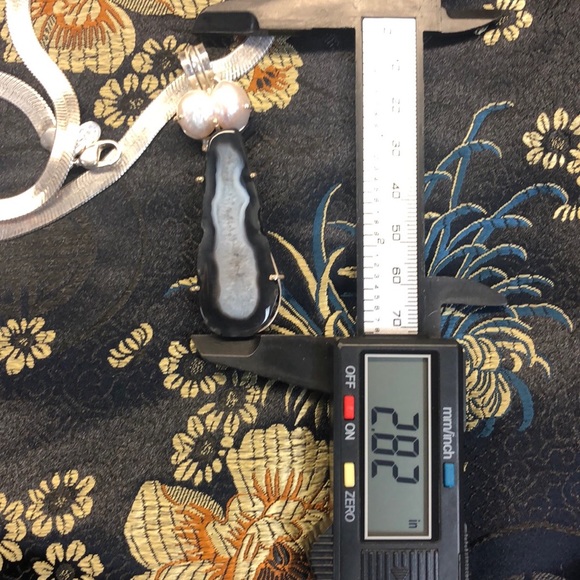 Botswana Agate & Biwa Pearl Pendant - Picture 4 of 4